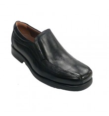 Zapato cnpala lisa y pespuntes laterales. Fleximax en negro