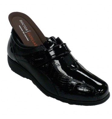 Special woman shoe in leather and patent leather insoles Doctor Cutillas in black