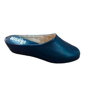 Woman leather slippers open back to be home DEISIDRO in navy blue