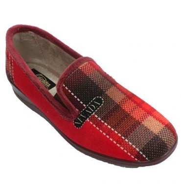 https://www.calzadoslabalear.com/14102-thickbox_default/zapatillas-mujer-cerradas-nevada-en-rojo.jpg