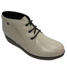 Women's lace-up boots with rubber sole pepe Menargues in beig