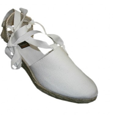 Valencian shoes tied to the average wedge leg Andinas in white