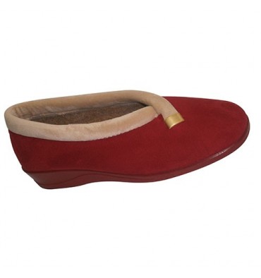 Slipper closed edge of another tone and gold trim on the side Nevada in red
